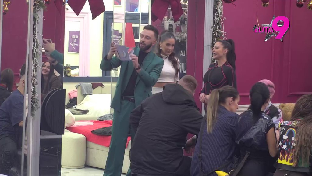 ČUVAJ SE LJUDI KOJI... Maji majka skrenula pažnju od kakvih ljudi da se skloni, Marinkovićeva sklopila PRIMIRJE u prazničnom duhu sa Anđelom Đuričić! (VIDEO)