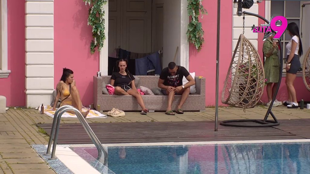 Raspalili rafalnu paljbu: Dušica Đokić glavna tema tračeva, takmičari je urnišu zbog akcije s Đukićem! (VIDEO)