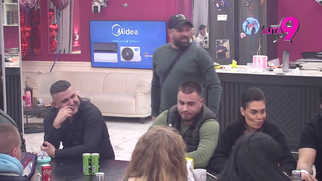 Ovde odbijene devojke mene mrze zbog Maje: Asmin pobesneo zbog Dušičinog izlaganja, odmah skočio da obrani sebe! (VIDEO)