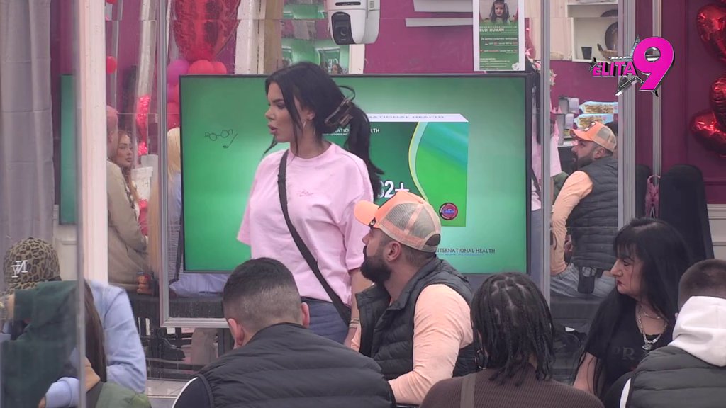 Ti si i sa Boškićem pravila dete: Uroš Stanić unakazio Anitu, ne može da veruje da sa svakim dečkom hoće prinovu posle mesec dana! (VIDEO)