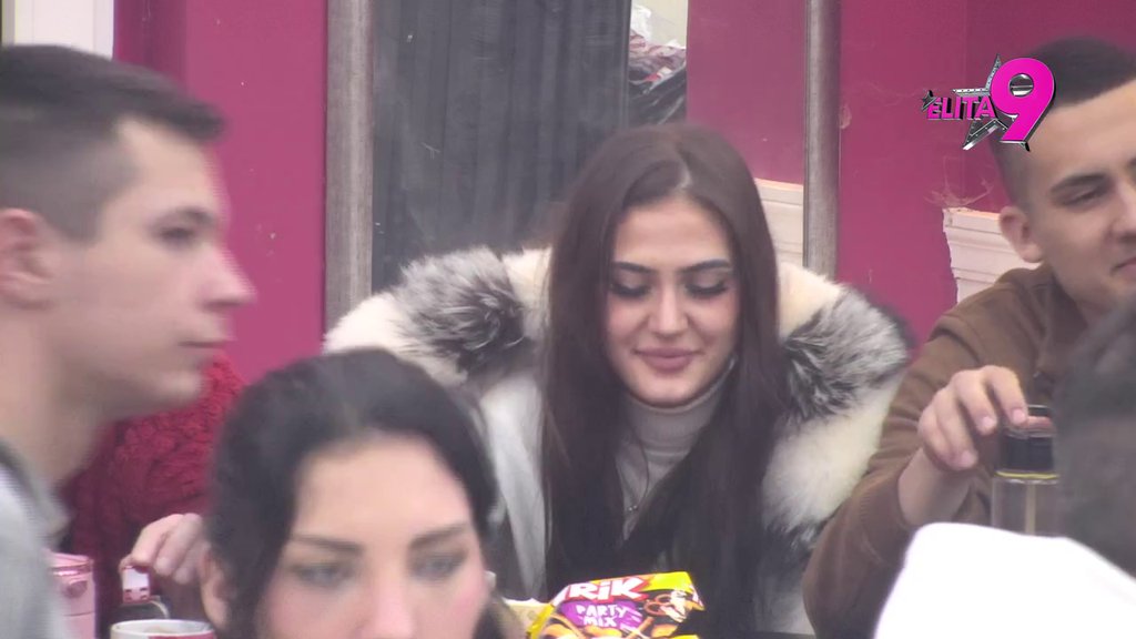 Zabacila udicu: Aneli ne prestaje da pali vatru, priznala da li bi se pomirila sa Lukom! Anita menja boje poput semafora! (VIDEO)