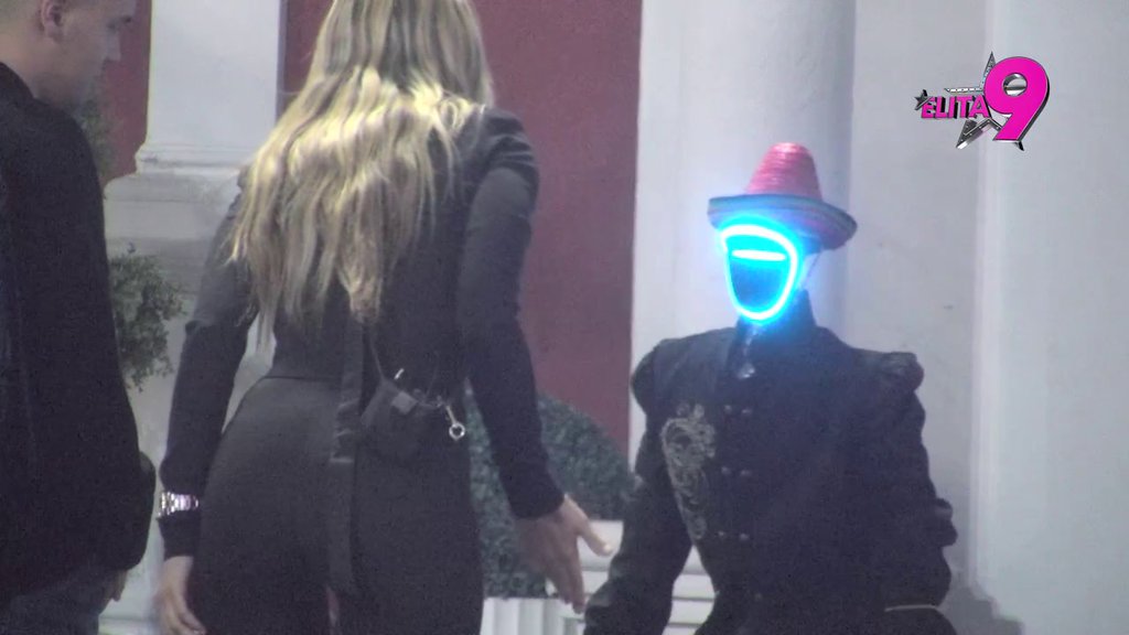 Da li ja ličim na konobara? Aneli i Dačo mole za još koju kap alkohola, Toša ih jednim potezom vratio na fabrička (VIDEO)