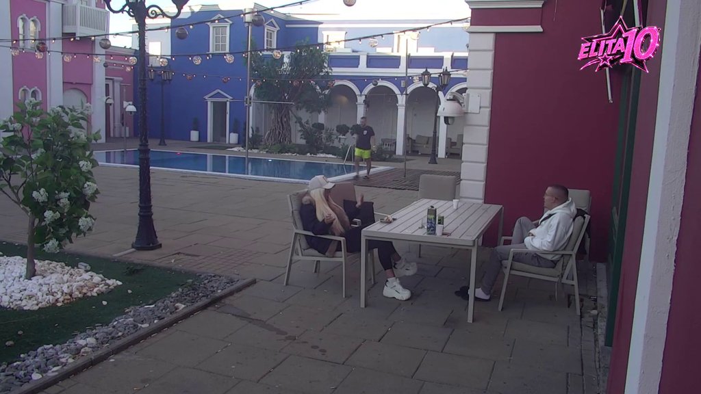 ONA VOLI DA BUDE ŽRTVA: Glorija i Dača udruženi protiv Aneli, sumnjaju da sve radi za KADAR (VIDEO)