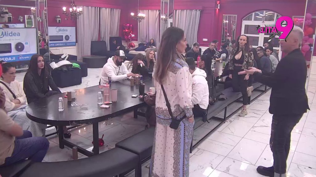 Šokantne informacije! Kačavenda otkrila šta se dešavalo ispod pokrivača Teodore i Bebice pre njenog odlaska u hotel (VIDEO)