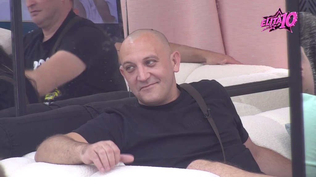 Ima lažnu uobraženost: Aneli i Mateja bez ustručavanja izneli svoje stavove, a njihove reči odjeknule su za crnim stolom! (VIDEO)