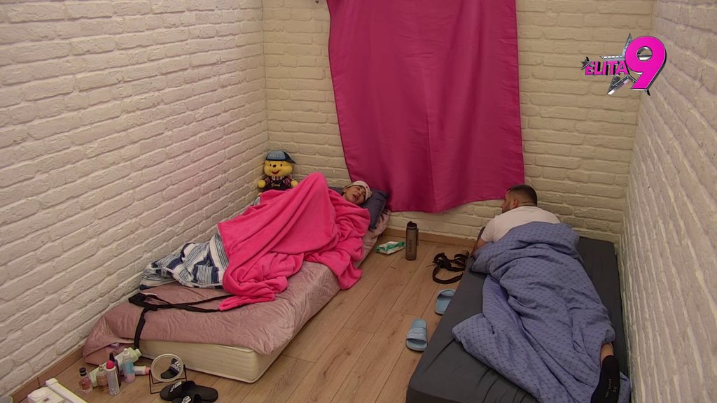 Zaboravljaš da je nekad bilo po dva sata: Alibaba podsetio Aneli kako su nekad lomili krevete u Lincu! (VIDEO)