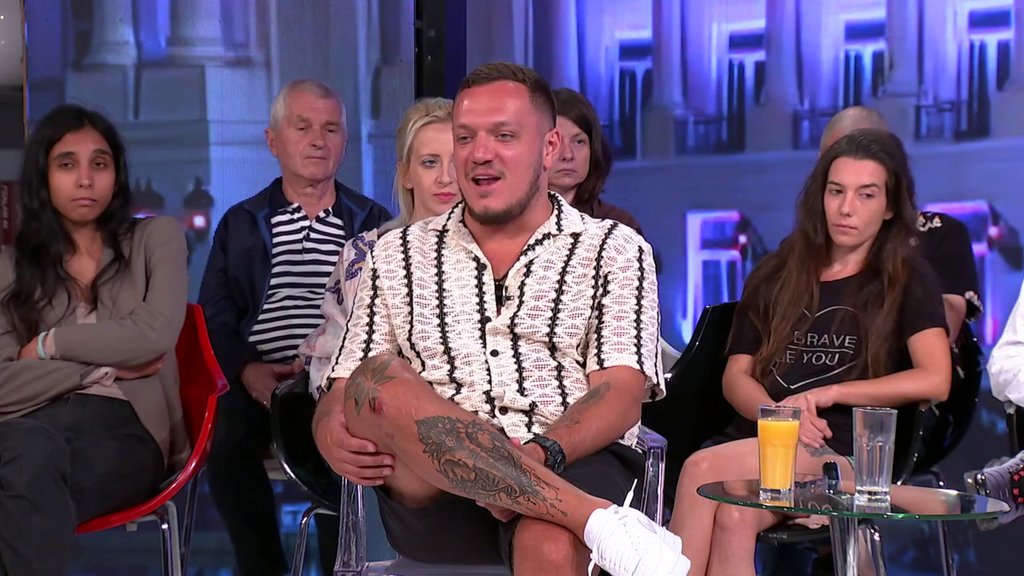 ĆALE JE LEGENDA, KEVA ME ODUŠEVILA, A BURAZER... Gastoz progovorio o susretu sa Anđelinom porodicom: Evo koje utiske nosi iz  Đenovića (VIDEO)