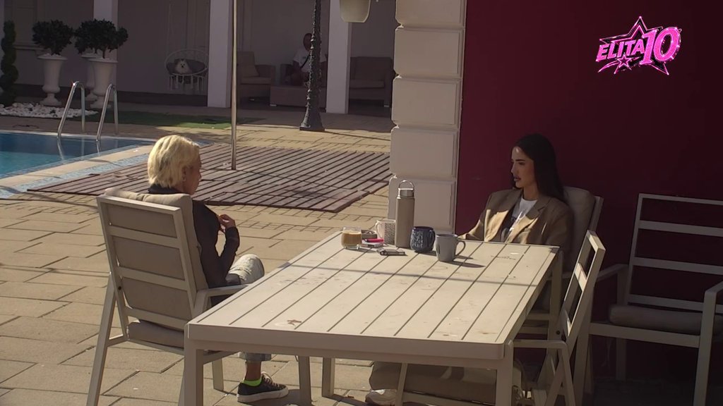 Gledam tebe, vidim tvoje grudi! Anđela počela da sprda Jasenku, pa joj tražila imovinsku kartu (VIDEO)