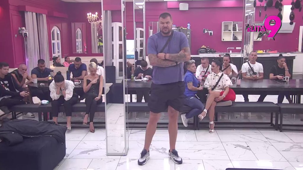 ON JE GLUMIO FILIPA CARA U ŠTIKLAMA! Aneli totalno razotkrila Maju, pa učesnici dolili ulje na vatru: Asmin i Janjuš su ljubomorni na njega (VIDEO)