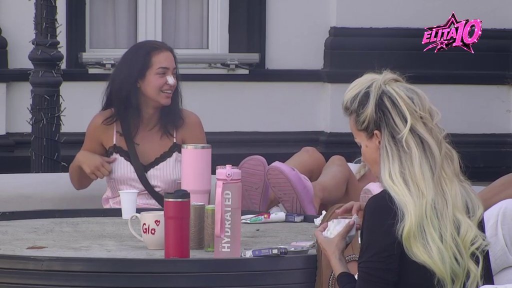 Ne želi da odustane od svoje namere:  Laura ne gubi nadu da će Đukić ozvaničiti vezu sa njom, Glorija joj dala vetar u leđa (VIDEO)