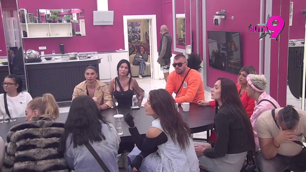 Tenzija za stolom raste! Ivan sumnja u Janjuševu priču o dopisivanju sa Aneli, pa otkrio: Mislim da je samo preuveličao, ja sam bio to veče tu... (VIDEO)