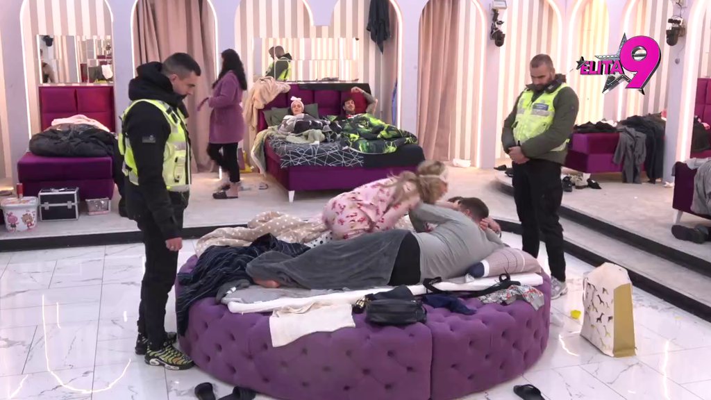 Haos Aneli i Ivana ne prestaje: Ona mu uletela u krevet, Marinković najbrtualnije unakazio nju i Situ Ahmić! (VIDEO)