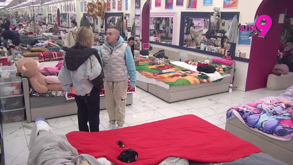 Neka te Osman prizna za snajku! Dača i Aneli ratuju kao nikad do sad, ona mu poručila: Pričaj kako uhodiš MATORE MUŠKARCE! (VIDEO)