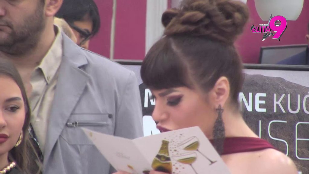 EMOCIJE PREPLAVILE BELU KUĆU: Miljana u suzama pročitala čestitku od sina Željka: MAMICE MOJA... (VIDEO)