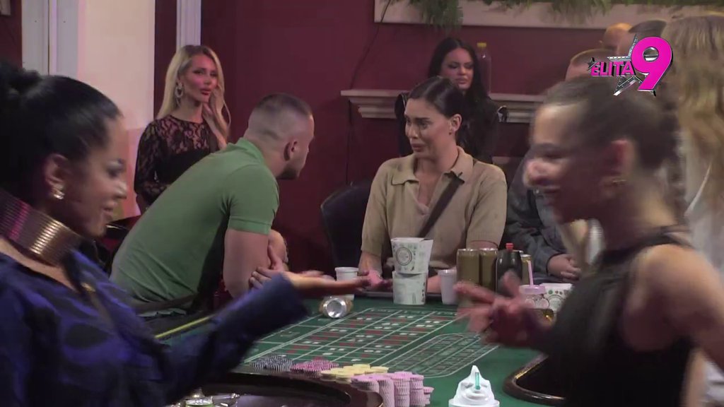 Haos u kazinu! Viktor podivljao, Mina završila u suzama (VIDEO)