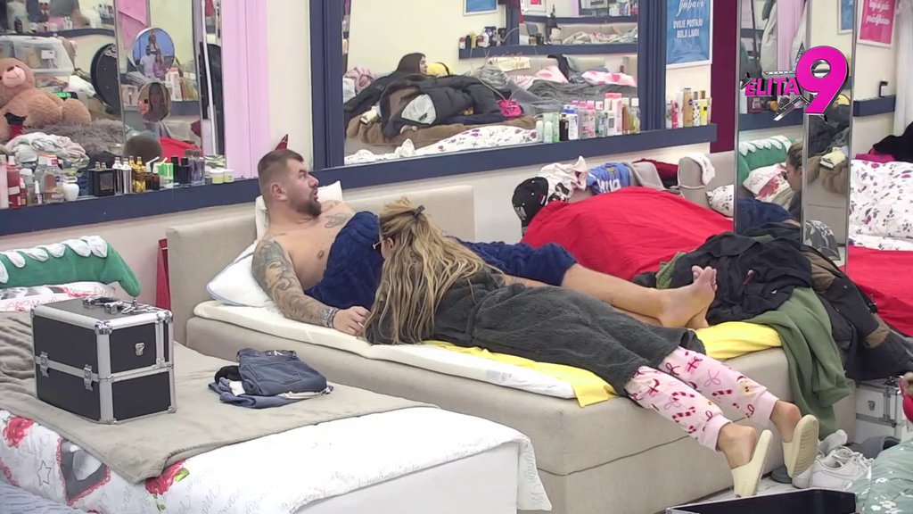 JOŠ SAMO FALI DA ZAPREDE! Aneli se umiljava Janjušu, on rešio da joj priredi KRALJEVSKI TRETMAN! (VIDEO)