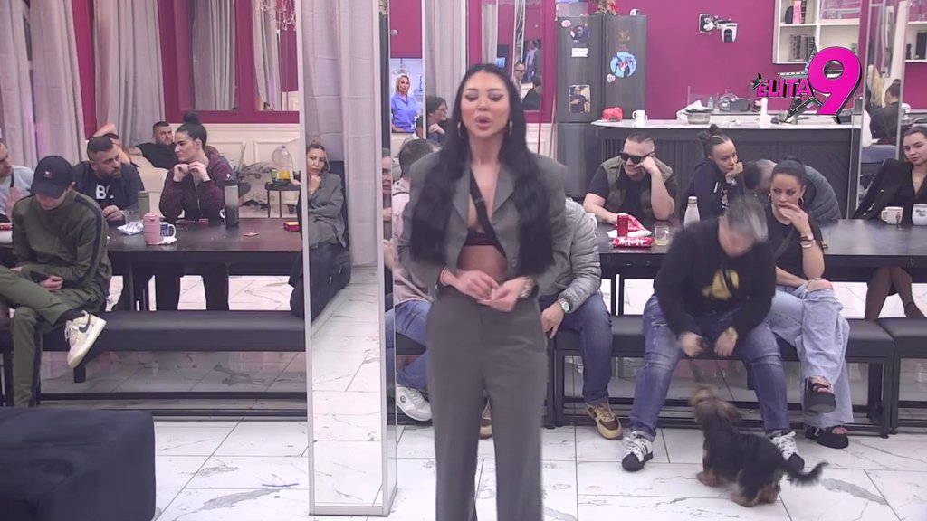 Niko nas ne može razdvojiti! Maja ne dozvoljava da Jovana poljulja njeno prijateljstvo sa Aneli, pa zatražila pomoć od Takija: Pošaljite mi brojanice i crveni konac protiv urokljivih očiju! (VIDEO)