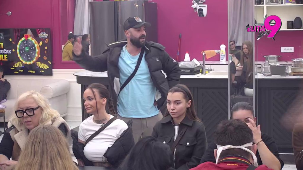 Haos epskih razmera! Aneli udarila Asmina, on je odgurnuo od sebe: Obezbeđenje preplavilo Belu kuću! (VIDEO)