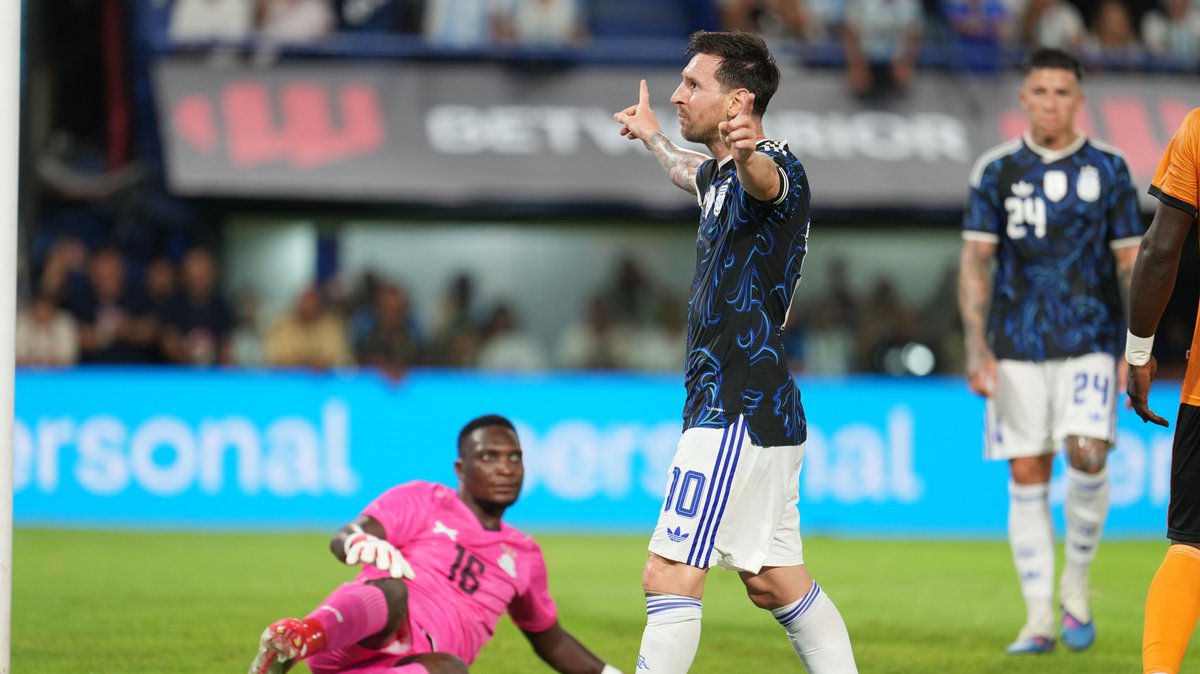 'ON BRILJIRA IZ SEZONE U SEZONU' Ronaldo: Lionel Mesi je najbolji fudbaler svih vremena