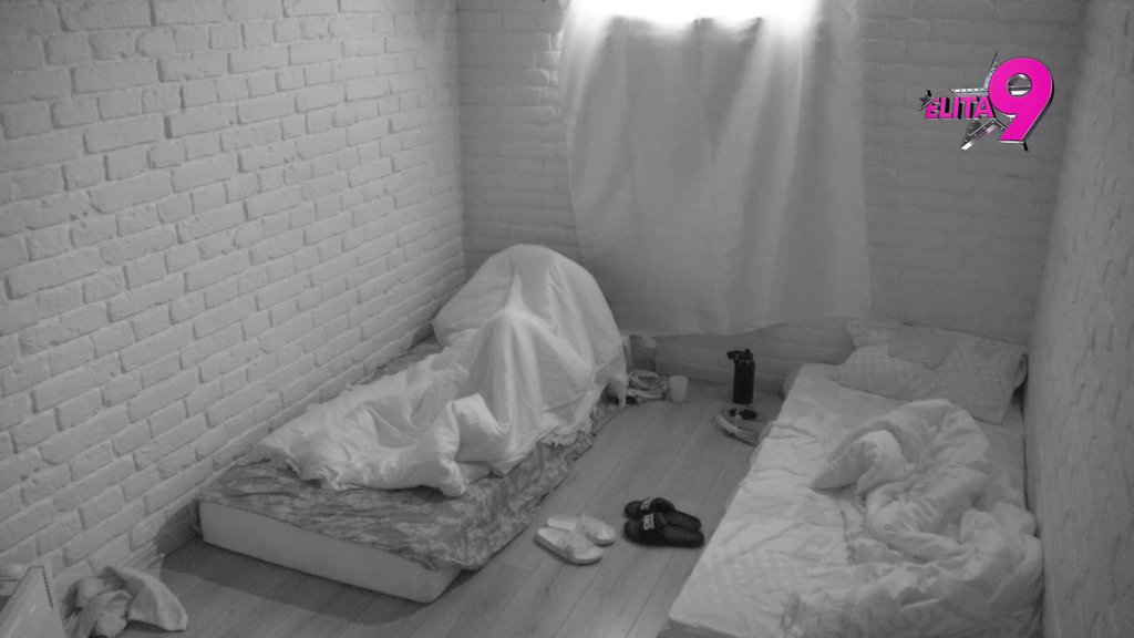 FILIP SE MOLI PRED SPAVANJE! Ugrabio slobodan trenutak bez Teodore, pa se prekrstio! (VIDEO)