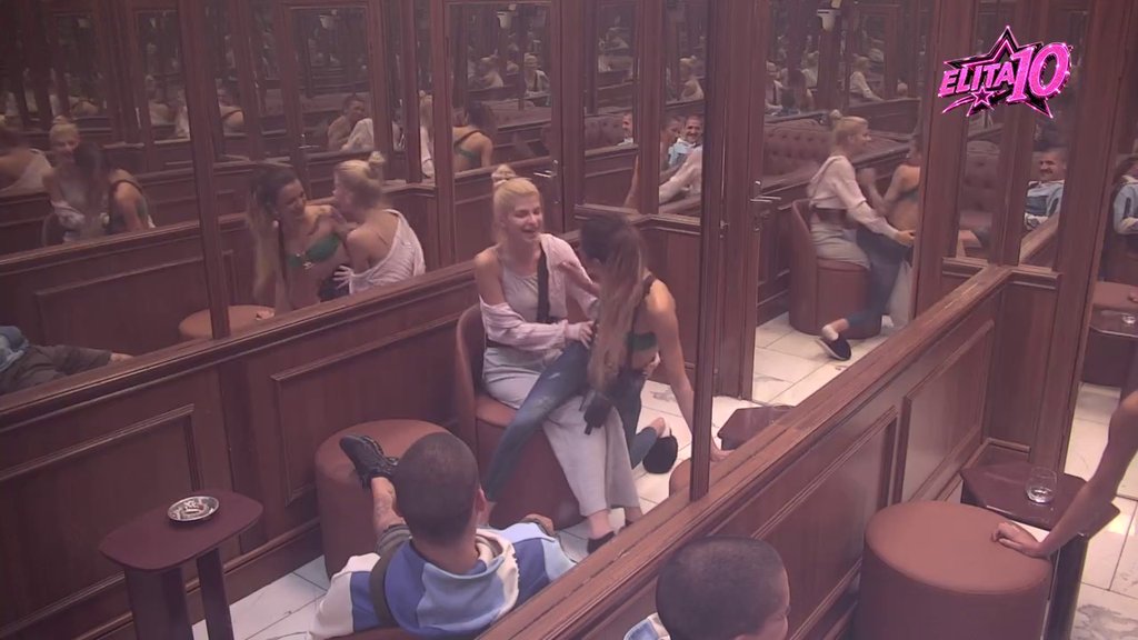 Osamili se, pa pustili maštu na volju: Jasmina pokazala Leni kako zavodi muškarce, pa Vasilije i Leon napravili još veću tenziju! (VIDEO)