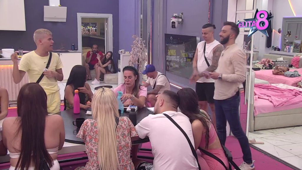 Pala blinda usred bela dana! Isplivali skandalozni detalji o vreloj akciji Slađe i Terze, Ena popucala po šafima i zapretila ljubavnim parovima: Sve ću da vas ugrožavam! (VIDEO)