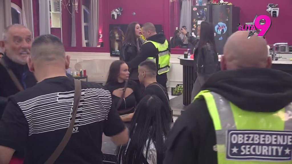 Obezbeđenje preplavilo Belu kuću: Bukti rat na dva fronta, Anastasija ispolivala Boginju, Bora prosipa najteže uvrede (VIDEO)