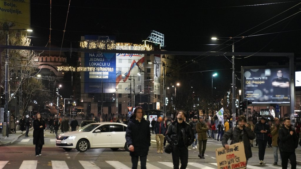 ŠŠŠ! REPORTERKA N1 UĆUTKUJE ČOVEKA: Zamalo da se čuje istina - postavio je samo jedno pitanje (VIDEO)