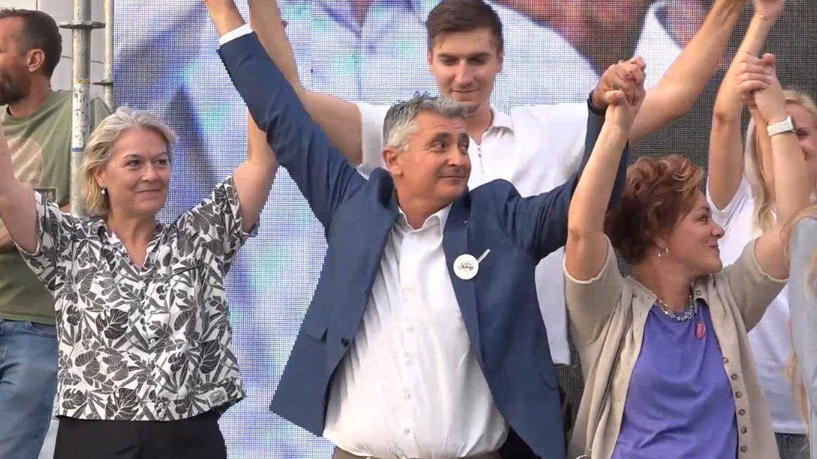 Skandal! Rapović diktira Srdanoviću kako da pokaže tri prsta: Evo ko je ideolog blokadera (FOTO)