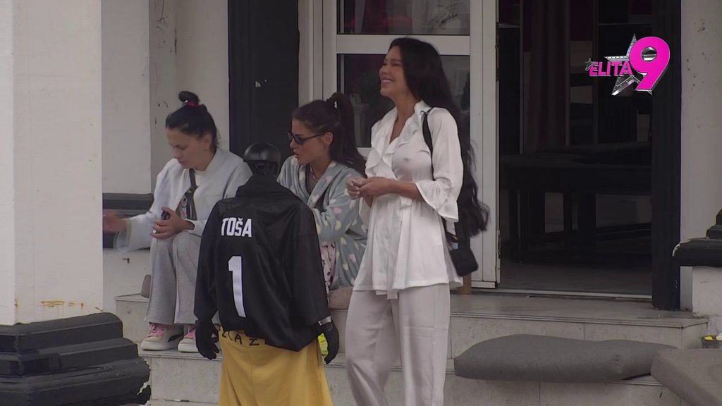 Za piletinu se prsti lepe: Stanija bacila oko na Viktora, Mini neće biti dobro kad ovo bude čula! (VIDEO)