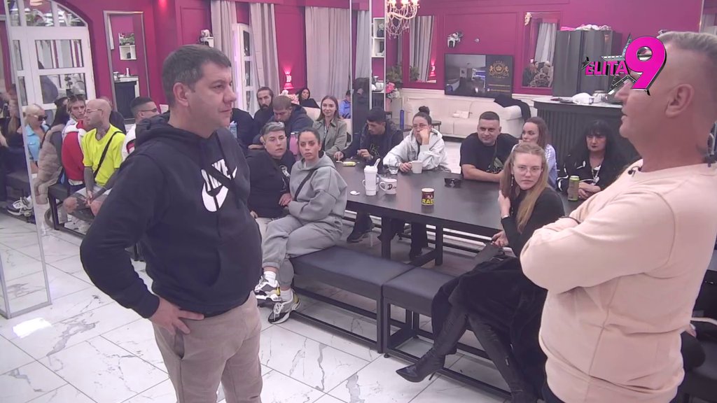 Totalni haos! Sara rešila da ne progovori sa Ivanom, optužila ga da je NAMEŠTA: Pitao me je, ja sam mu napisala... (VIDEO)