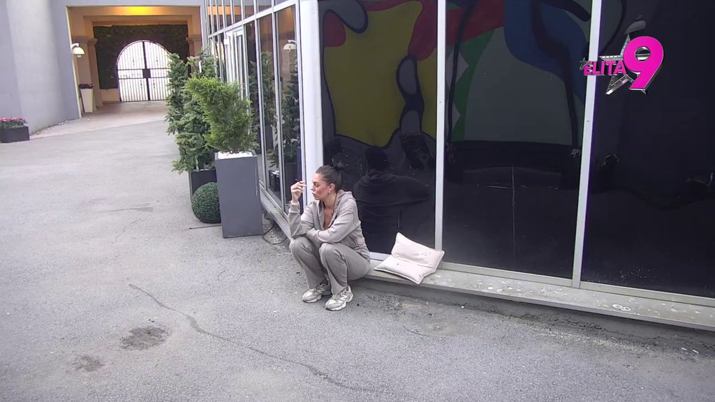 Ti si blamčina, lažeš da sam te... Viktoru pala vilica od šoka zbog Mininih izjava, ne veruje šta sluša (VIDEO)