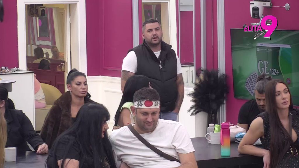 Brinuo sam o tebi i Nori kao nijedan muškarac u Evropi: Asmin i Aneli ponovo oči u oči, lete prozivke po Beloj kući (VIDEO)