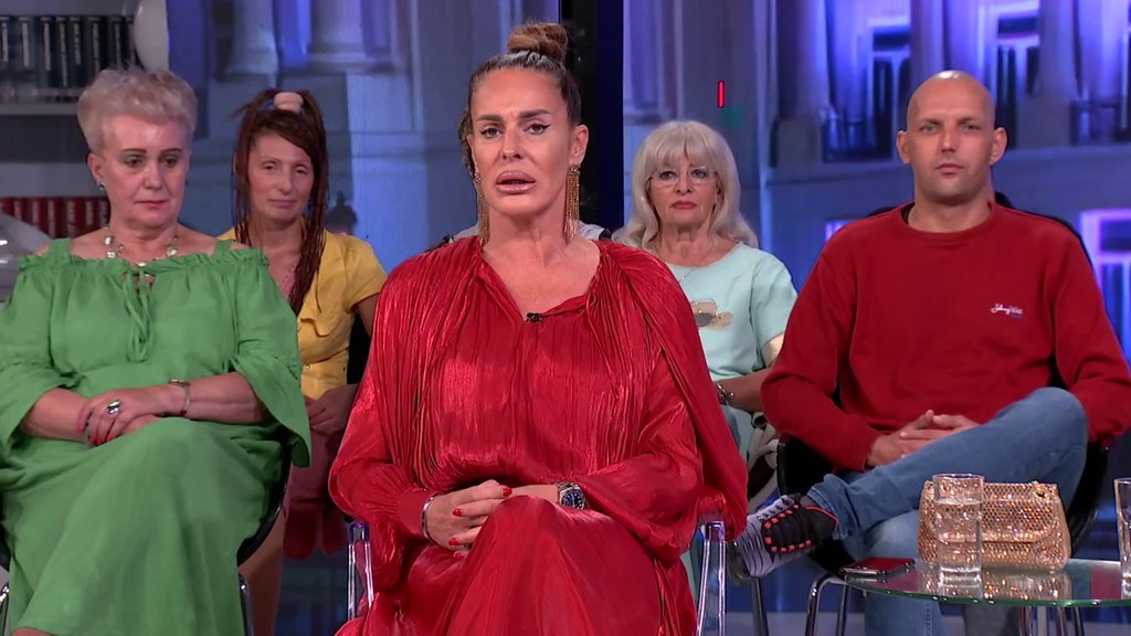 Provodimo zajedno svaki dan: Sofi dobila iznenađenje od misterioznog muškarca, pa priznala u kakvom je odnosu sa njim! (VIDEO)