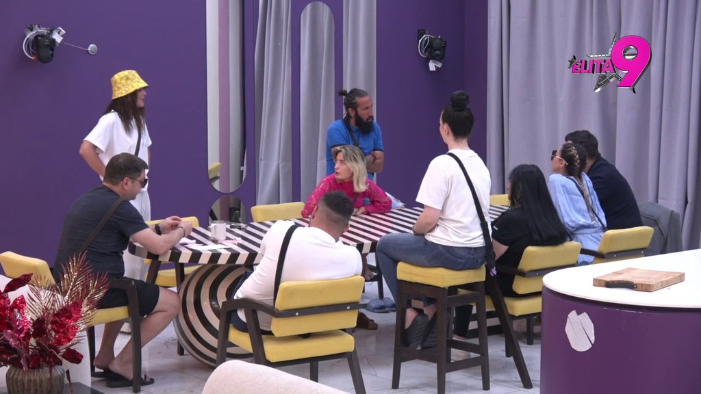 Maja je iskompleksirana jer je ličila na KOBILETINU! Boginja raspalila nikad žešće: Nije zaobišla ni Boru! (VIDEO)