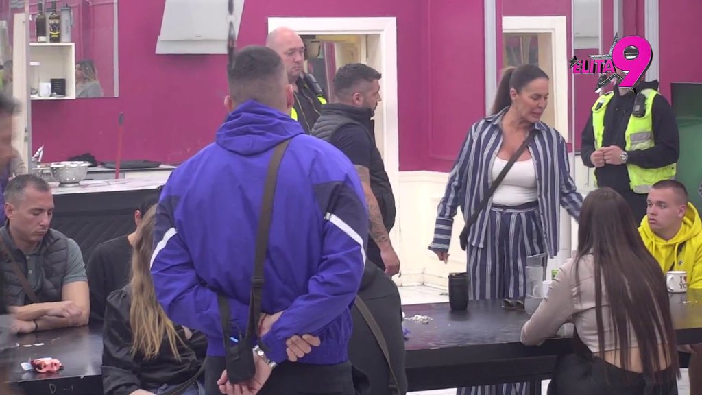 PRIJAVILA SI GA ZBOG... Asmin rešio da se suoči sa Kačavendom, otkrio da se snimala za izvesnog Davida iz Beča, otkrio detalje video snimka (VIDEO)