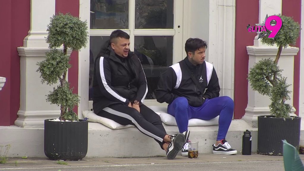 Kažu da bi skinuo mladu ortaku na svadbi... Đukić uveren da ga muškarci u Beloj kući PLJUJU JER IM JE KONKURENCIJA! (VIDEO)