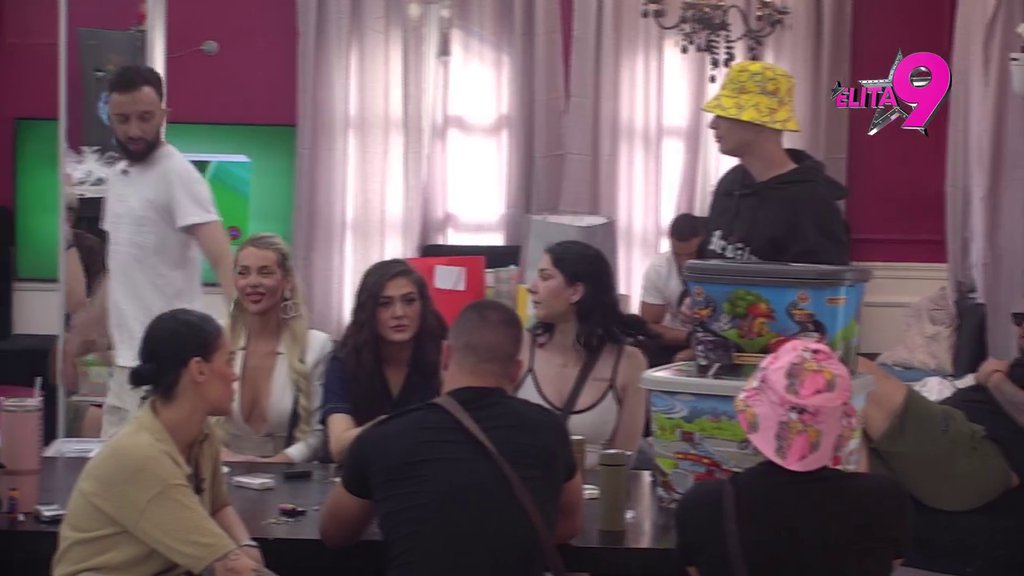 OSMEH OD UHA DO UHA! Nerio dobio poklone, priznao da to nije očekivao! (VIDEO)