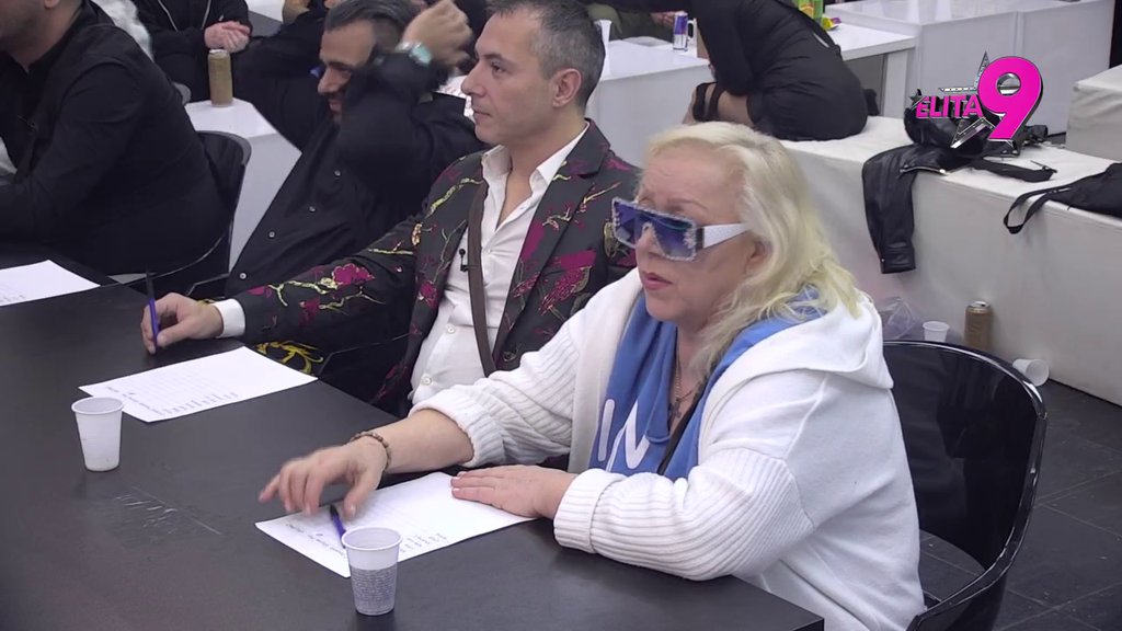 Svima veselo, Anđelu preselo: Matora usijala kazino uz Džehvin hit, vrelim plesom uz pesmu Kristijan Grej opisala vruće poruke Milene i Rankovića! (VIDEO)