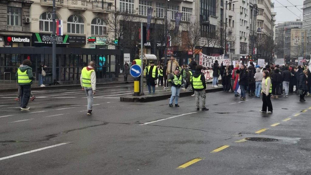 SKANDAL! PROPAŠĆE IM USTANAK: Očajna opozicija poziva na emigraciju nakon neuspelog štrajka i protesta