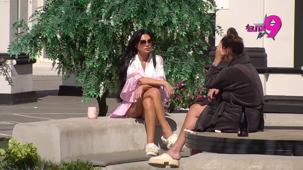 Udarala je glavom u zid, volela ga kao Boga! Kačavenda ispričala sve detalje prijateljstva sa Anom Ćurčić, evo kako je ona napolju preživljavala Zvezdanovu prevaru! (VIDEO)