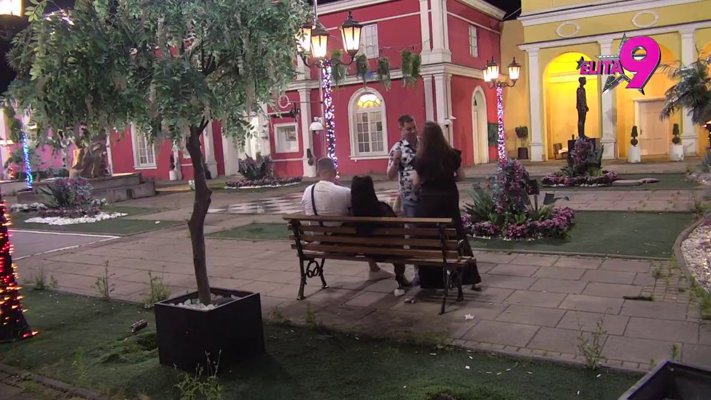 TI DA SI NORMALNIJA JA BIH SE SMUVAO SA TOBOM: Ivan priznao da mu se Anastasija dopada, ona ga oduvala! (VIDEO)