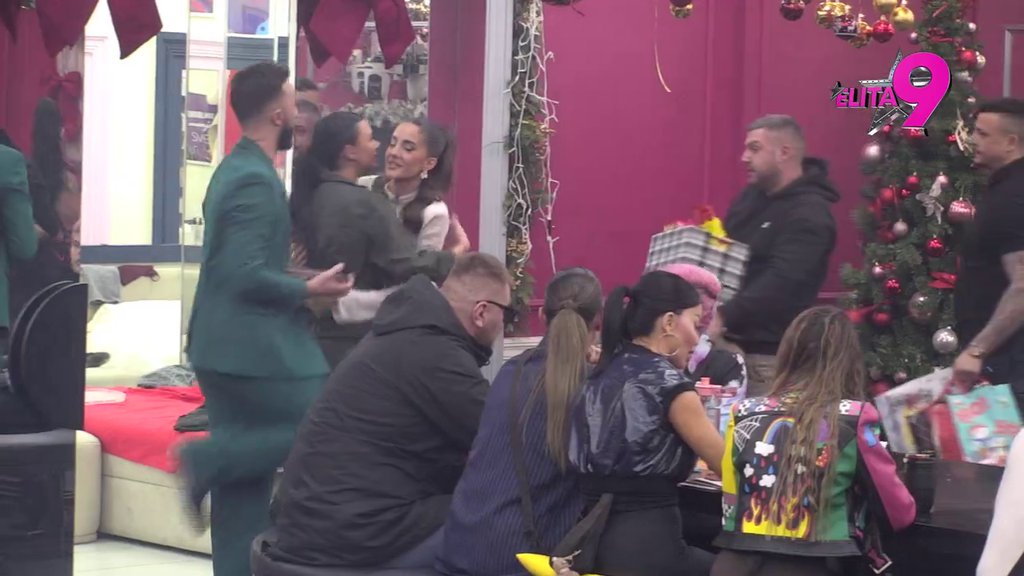 Život postoji van rijalitija: Tamara prekorila Anitu, Anđela priznala: Upozorila te je juče na nešto... (VIDEO)