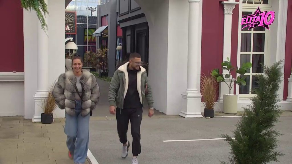 Prešao na stvar: Marko se ne odvaja od Laure, rešio da ubaci i romantična pitanja u njihovu komunikaciju! (VIDEO)