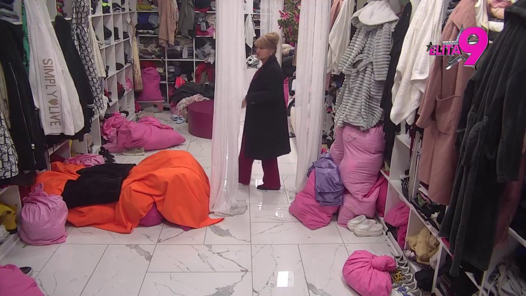 ŠTA ĆE OVA K*RVINSKA ŠTIKLA OVDE?! Mama Džehva ostala u šoku kad je otvorila fioku! (VIDEO)