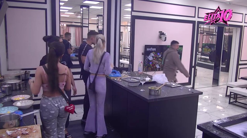 Ne može da joj odoli! Terza zapevao Slađi Krnjajić, pa joj poželeo laku noć (VIDEO)