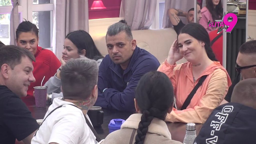 IMA TE AFINITETE! Bora Santana prozvao Anastasiju, uveren da je naklonjena ženama, opleo po njenoj ženstvenosti: NOSILA SI SIVI SAKO KAO DA SI IZAŠLA IZ TRAMVAJA DVOJKE! (VIDEO)