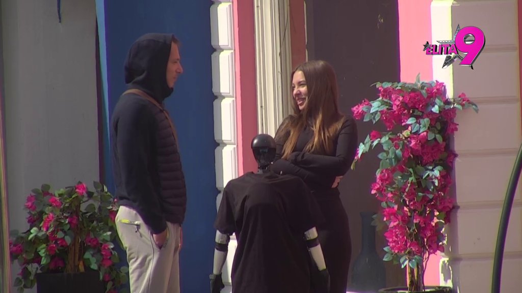 MOŽE PESMA OD MAMA ZLATE: Sara tražila pesmu od Toše za nju i Mikija, otkrila da želi da bude nova snajka pevačici i Hasanu Dudiću  (VIDEO)