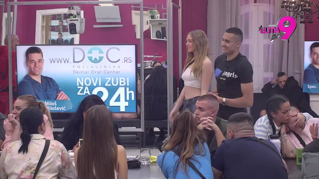 Promenila sve boje: Dušica ne priznaje da je pao poljubac između nje i Viktora, a onda je Sara otkrila koja tri muškaraca su za nju TOP (VIDEO)