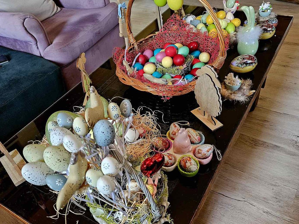 To su slike koje ne blede, sećam se farbanja jaja s majkom: Milan Milošević pokazao pravu vaskršnju bajku za Pink.rs, pa otkrio: Trpeza mora da bude bogata, ali ne... (FOTO)